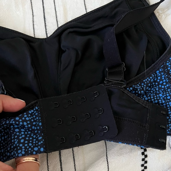 Lululemon bra - Picture 3 of 4